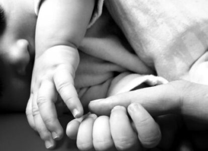 Schmerzbehandlung, chronisch, Osteopathie, Säuglinge, Berlin, Kieke, Dryneedling, Faszientechnik, Beckenboden, Kinder(09)